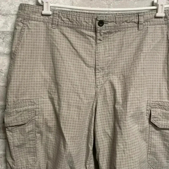 Mens  IZOD cotton tan shorts - Picture 3 of 9